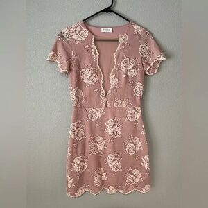 NWT Storia- Lace mini dress in dusty rose